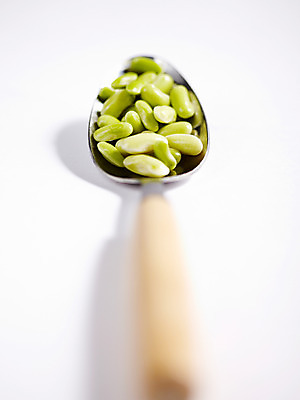 포토 JPG 스튜디오촬영 음식 백그라운드 채소 식재료 콩 실내 누끼 사람없음 농작물 숟가락 견과류 완두콩 국내포토 농업 곡류 수저 내부 파일형식