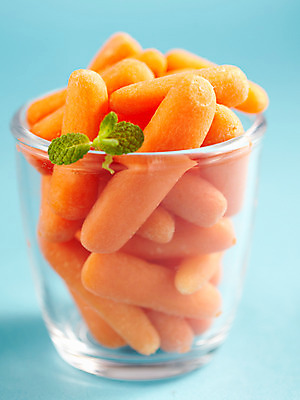 포토 JPG 스튜디오촬영 음식 백그라운드 채소 식재료 잔 실내 사람없음 농작물 당근 국내포토 식기 농업 뿌리채소 내부 파일형식