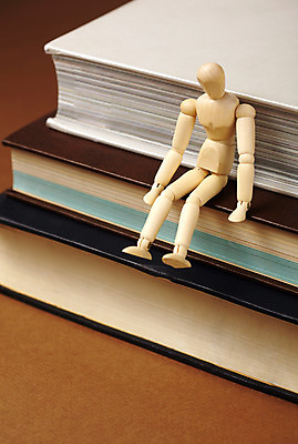 포토 JPG 스튜디오촬영 인형 컨셉 사람없음 책 모형 오브젝트 목각인형 관절인형 국내포토 실내 파일형식