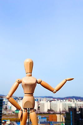 포토 JPG 주간 건축물 건축 인형 컨셉 하늘 아파트 풍경 손짓 빌딩 사람없음 야외 건물 모형 가리킴 도시 오브젝트 목각인형 관절인형 상업시설 국내포토 자연요소 모션 주택 시설 상업 파일형식