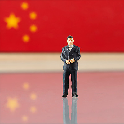 포토 JPG 스튜디오촬영 컨셉 비즈니스 정장 사람없음 경제 미니어처 비즈니스맨 오성홍기 사람인형 국내포토 옷 남자 인형 실내 모형 중국 직장인 국기 파일형식