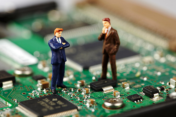 포토 JPG 스튜디오촬영 과학 컨셉 비즈니스 기술 사람없음 경제 미니어처 비즈니스맨 회로판 하이테크 반도체 사람인형 전자회로 국내포토 남자 인형 실내 모형 직장인 파일형식