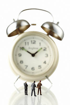 포토 JPG 스튜디오촬영 시계 컨셉 비즈니스 누끼 사람없음 경제 미니어처 자명종 비즈니스맨 탁상시계 사람인형 국내포토 남자 인형 실내 모형 알람 직장인 파일형식