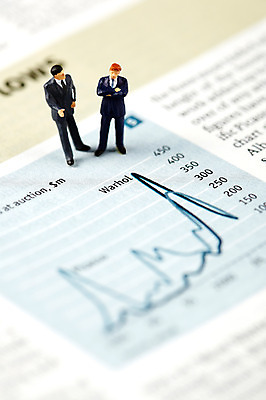 포토 JPG 스튜디오촬영 문자 기호 컨셉 비즈니스 통계 그래프 정장 사람없음 금융 경제 미니어처 비즈니스맨 증권 주식 사람인형 증시 국내포토 옷 남자 인형 실내 모형 직장인 파일형식