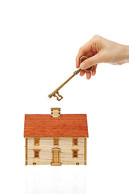 포토 JPG 스튜디오촬영 시설물 건축물 손 건축 산업 컨셉 열쇠 부동산 주택 실내 누끼 건물 신체부위 경제 모형 미니어처 부동산매매 부동산거래 집매매 국내포토 사람 내부 재산 파일형식