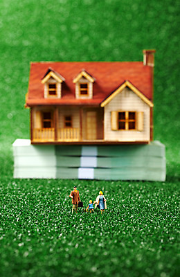 포토 JPG 스튜디오촬영 시설물 건축물 건축 산업 컨셉 지폐 돈 부동산 주택 실내 사람없음 건물 경제 모형 미니어처 돈다발 부동산매매 사람인형 부동산거래 집매매 국내포토 인형 내부 재산 파일형식