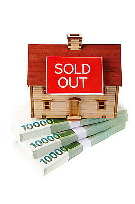 포토 JPG 스튜디오촬영 시설물 건축물 건축 산업 컨셉 지폐 돈 부동산 주택 실내 누끼 사람없음 건물 경제 모형 미니어처 만원 돈다발 부동산매매 부동산거래 집매매 매진 임대 전세 국내포토 내부 재산 파일형식