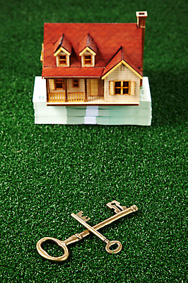 포토 JPG 스튜디오촬영 시설물 건축물 건축 산업 컨셉 지폐 돈 열쇠 부동산 주택 실내 사람없음 건물 경제 모형 미니어처 돈다발 부동산매매 부동산거래 집매매 국내포토 내부 재산 파일형식