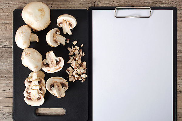 포토 JPG 해외이미지 음식 조각 컨셉 다이어트 재료 자연 도마 건강 요리 사람없음 목재 알약 주방 식당 요리사 검은색 식사 저녁식사 버섯 흰색 신선 그룹 맛 자르기 먹기 유기농 날것 레시피 내추럴 식용 채식주의자 카피스페이스 비건 맛있는 해외202009 해외포토 나무 직업 웰빙 컬러 모션 주방용품 약 상점 공백 생태계 채식 파일형식