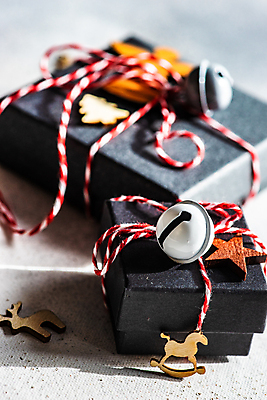 포토 JPG 해외이미지 리본 백그라운드 컨셉 크리스마스 겨울 휴가 선물 사람없음 장식 세트 상자 축제 신용카드 설정 카피스페이스 해외202009 해외포토 계절 기념일 금융 공백 파일형식