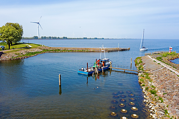 포토 JPG 해외이미지 전통 유럽 여행 요트 건축양식 교통시설 자연 낚시 주택 항해 안테나 풍경 사람없음 건물 물 도시풍경 항구 도시 보트 중세 역사 네덜란드 함선 타운 돛대 드론 옛날 해외202009 해외포토 자연요소 건축물 건축 나라 교통 배_교통 통신 레저 시설 생태계 파일형식