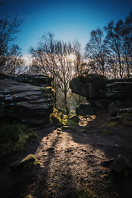 포토 JPG 해외이미지 나무 구름 가족 자연 하늘 잉글랜드 풍경 사람없음 파란색 컬러풀 햇빛 태양 갈색 걷기 믿음 하이킹 그늘 요크셔테리어 질감 암초 내추럴 전국 해외202009 해외포토 자연요소 식물 감정 컬러 관계 모션 레저 영국 테리어 생태계 파일형식