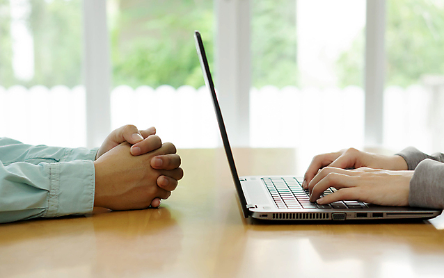 포토 JPG 해외이미지 직업 손 회사 비즈니스 탁자 대화 협상 사람 정장 사람없음 노트북 사무실 공책 거래 잡기 업무 비즈니스맨 기다림 토론 책상 경영자 면접 책임자 인내 정치가 해외202009 해외포토 옷 남자 가구 모션 문구용품 말하기 신체부위 전자제품 작업 직장인 리더 파일형식