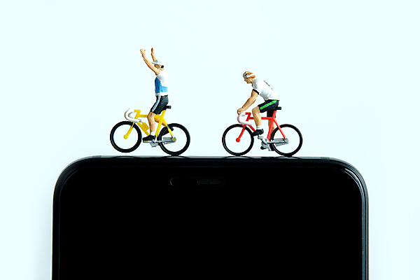 포토 JPG 해외이미지 템플릿 라이프스타일 남자 스포츠 백그라운드 컨셉 다이어트 모바일 건강 사람 사람없음 야외 스마트폰 핸드폰 달리기 운동 숫자 디지털 스크린 모니터 자전거 미니어처 하트 어플리케이션 승차 스마트 손목시계 연습 속도 체육관 칼로리 사이클링 추적 해외202009 해외포토 모양 문자 시계 장신구 모션 생활 전자제품 스마트기기 컴퓨터 모형 바이크 육상스포츠 파일형식