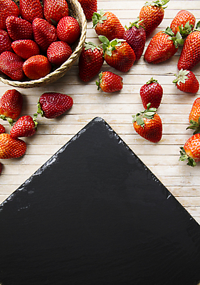 포토 JPG 해외이미지 접시 열매 음식 분홍색 조각 백그라운드 다이어트 과일 탁자 딸기 디저트 건강 요리 사람없음 목재 장식 빨간색 초록색 컬러풀 갈색 케이크 흰색 대접 신선 닫기 달콤 맛 아침식사 유혹 설탕 먹기 크림 고립 페스츄리 핸드메이드 카피스페이스 맛있는 해외202009 해외포토 나무 식물 식기 빵 컬러 가구 컨셉 재료 모션 식사 공백 파일형식