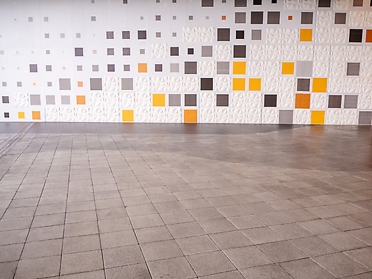 포토 JPG 해외이미지 벽 백그라운드 오렌지 바닥 실내 미술 사람없음 빨간색 파란색 회색 욕실 흰색 점 도자기 닫기 타일 묘사 질감 정사각형 판 변기통 규칙적 해외202009 해외포토 도형 컬러 컨셉 과일 모션 문화예술 내부 파일형식