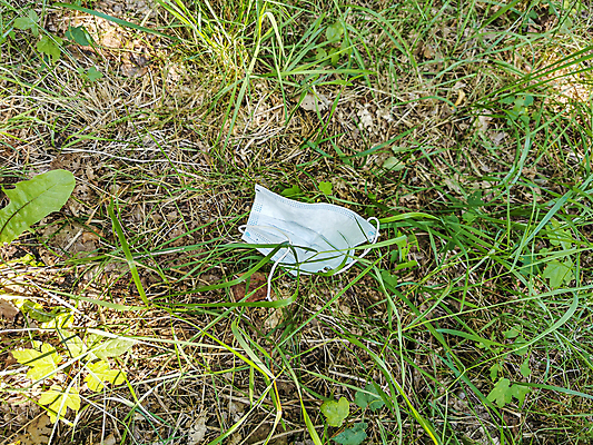 포토 JPG 해외이미지 식물 얼굴 백그라운드 자연 거리 건강 가면 안전 사람없음 초록색 파란색 약 장비 의사 흰색 오염 바이러스 보호 위생 질병 폐기물 위험 일회용 천 오브젝트 낭비 내추럴 고립 위생관리 전염병 채식주의자 해외202009 해외포토 컬러 컨셉 의학 관리 신체부위 의료진 직물 쓰레기 생태계 채식 파일형식