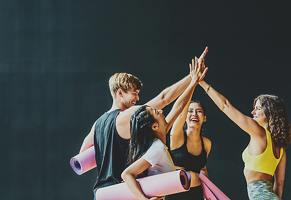 포토 JPG 해외이미지 라이프스타일 웰빙 여자 행복 아시아 스포츠 신체 교실 휴식 함께함 건강 사람 동양인 여러명 친구 운동복 운동 스트레칭 축하 그룹 유연 명상 체육관 체조 바디케어 해외202009 우호적 해외포토 옷 교육 감정 나라 다수 컨셉 학교 관계 인종 생활 파일형식