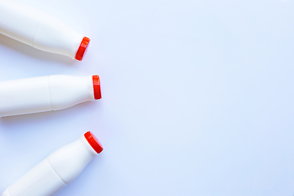 포토 JPG 해외이미지 음식 유리병 유제품 사람없음 우유 흰색 우유병 해외202009 해외포토 컬러 병_용기 파일형식