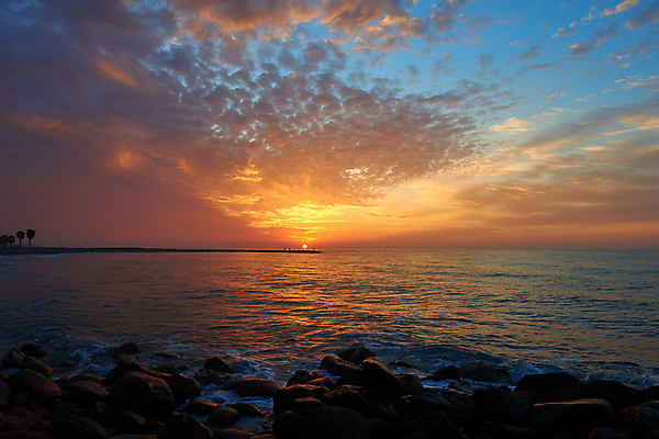 포토 JPG 해외이미지 구름 모래 파도 바다 여행 오렌지 자연 하늘 아침 날씨 휴가 파노라마 풍경 사람없음 물 여름 파란색 빛 햇빛 태양 일출 맑음 황혼 일몰 봄 스페인 황금 저녁 지중해 내추럴 수평선 해외202009 해외포토 주간 자연요소 계절 유럽 컬러 과일 촬영기법 노을 야간 생태계 파일형식