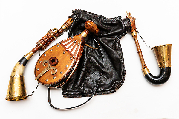 포토 JPG 해외이미지 모양 나무 전통 문화 음악 백그라운드 가방 놀이 뿔 미술 여러명 사람없음 목재 갈색 수확 골동품 흰색 기구 도구 공구 역사 클래식 고독 불기 가죽 묘사 아일랜드 고립 멜로디 뮤지컬 소셜 옛날 스코틀랜드 해외202009 해외포토 식물 잡화 감정 유럽 컬러 다수 컨셉 농업 재료 모션 문화예술 영국 사람 파일형식