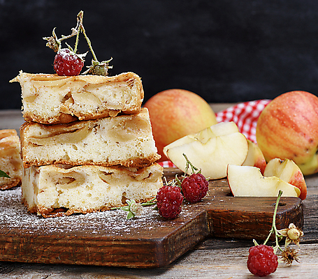 포토 JPG 해외이미지 빵 디저트 사람없음 쌓기 사과 산딸기 나무도마 애플파이 해외202009 해외포토 음식 과일 모션 도마 목재 파이_빵 파일형식