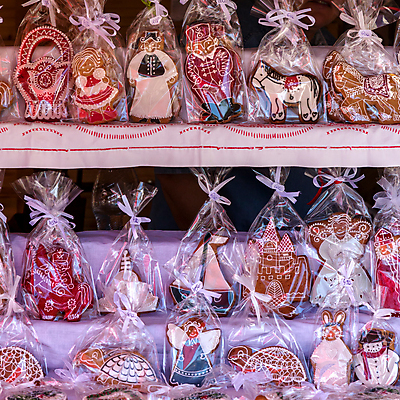 포토 JPG 해외이미지 모양 전통 유럽 문화 음식 크리스마스 디저트 사랑 사람없음 장식 빨간색 쿠키 케이크 축제 하트 축하 시장 달콤 설탕 굽기 기념품 헝가리 해외202009 해외포토 기념일 감정 나라 컬러 컨셉 맛 구이 오브젝트 동유럽 파일형식