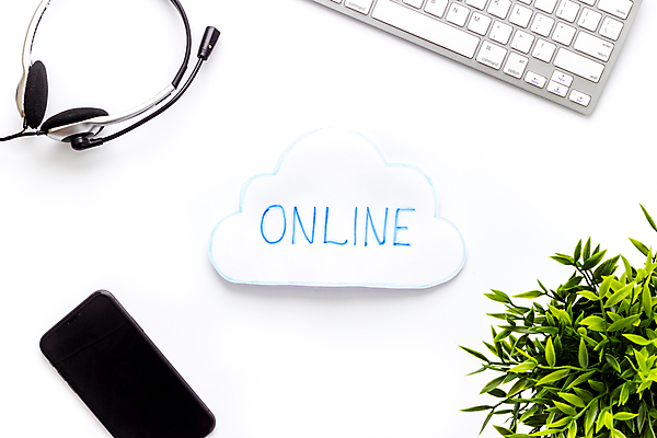 포토 JPG 해외이미지 구름 컨셉 인터넷 비즈니스 통신 성공 사람없음 스마트폰 컴퓨터 글로벌 사무실 디지털 헤드폰 자료 정보 네트워크 연결 접속 전염 혁명 데이터베이스 서버 지원 해외202009 해외포토 자연요소 음향기기 전자제품 핸드폰 스마트기기 질병 감염 파일형식