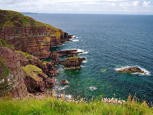 포토 JPG 해외이미지 바다 여행 자연 하늘 영국 웨일즈 풍경 해변 사람없음 물 파란색 트래킹 부식 그림 사암 울퉁불퉁 지질학 펨브룩셔 막 해외202009 해외포토 자연요소 교육 유럽 컬러 레저 돌_바위 생태계 파일형식