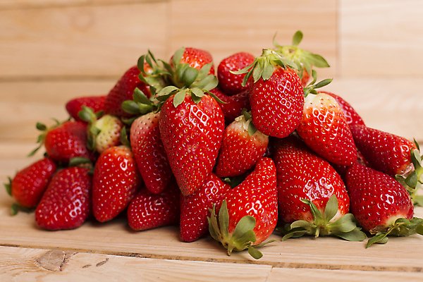 포토 JPG 해외이미지 딸기 사람없음 쌓기 나무바닥 해외202009 해외포토 과일 모션 바닥 파일형식