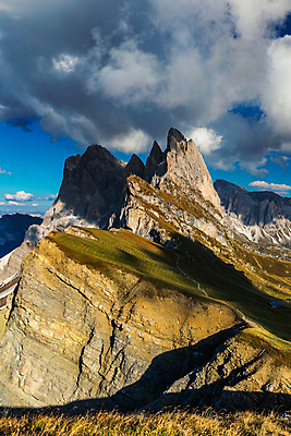포토 JPG 해외이미지 구름 산 파노라마 풍경 사람없음 관광지 계곡 놀람 이탈리아 트래킹 하이킹 탐험 오르기 드론 절정 산맥 해외202009 해외포토 자연요소 감정 유럽 여행 모션 레저 촬영기법 표정 파일형식