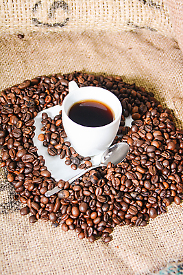 포토 JPG 해외이미지 커피 콩 사람없음 기쁨 에스프레소 블랙커피 카페인 해외202009 해외포토 감정 음료 곡류 파일형식