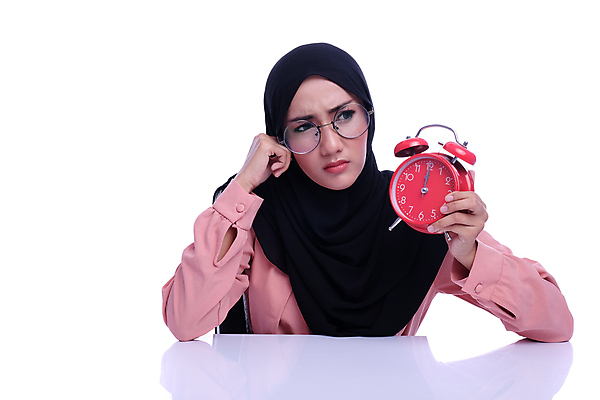 포토 JPG 해외이미지 스튜디오촬영 직업 학생 교육 무기 시계 백그라운드 셔츠 비즈니스 CEO 사업가 수업 아침 관리 한명 사람 성인 금발 사무실 숫자 교사 자명종 반지 잡기 시간 업무 비즈니스우먼 날짜 이슬람교 손목시계 속도 경영자 공포 비서 타이머 경보 기간 카운트다운 카피스페이스 해외202009 해외포토 주간 문자 1 헤어스타일 여자 종교 상의 장신구 모션 실내 공백 알람 작업 직장인 리더 파일형식