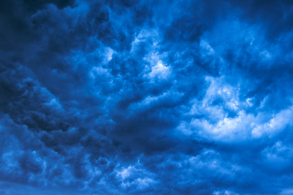 포토 JPG 해외이미지 구름 백그라운드 패턴 자연 하늘 풍경 사람없음 야외 파란색 환경 검은색 어둠 흰색 닫기 심볼 묘사 질감 폭풍 천국 폭풍우 해외202009 해외포토 자연요소 컬러 무늬 모션 날씨 비_날씨 자연재해 생태계 파일형식