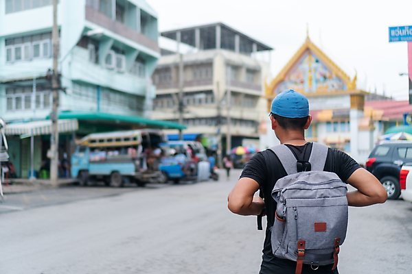 포토 JPG 해외이미지 라이프스타일 응시 여자 남자 행복 유럽 도로 음료 여행 백그라운드 컨셉 가이드 배낭 자연 휴가 사람 성인 사람없음 야외 여름 친구 여행객 산책 흰색 도시 뜨거움 골 백패커 해외202009 해외포토 직업 시선 계절 감정 나라 길 컬러 가방 관계 교통시설 휴식 생활 생태계 파일형식