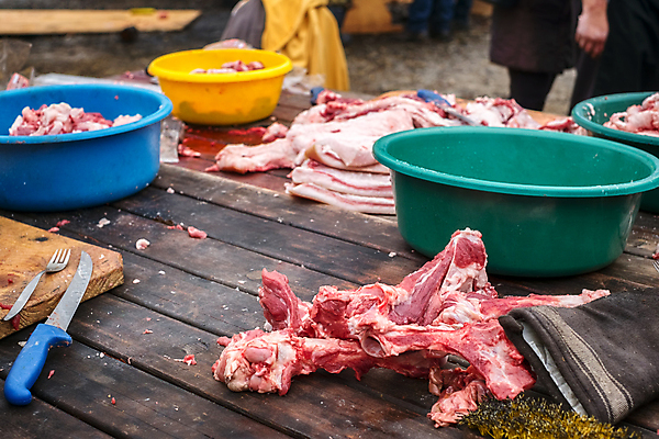포토 JPG 해외이미지 동물 음식 조각 백그라운드 잎 재료 부분 탁자 뼈 파슬리 육류 돼지고기 스테이크 요리 사람없음 목재 빨간색 주방 식당 식사 저녁식사 흰색 시골 신선 돼지 혈액 그릴 바비큐 자르기 허브 날것 단백질 등심 생식 정육점 해외202009 해외포토 나무 식물 컬러 가구 채소 식재료 포유류 모션 주방용품 서양음식 상점 영양소 파일형식