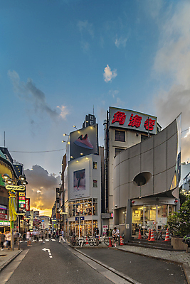 포토 JPG 해외이미지 디자인 십자가 비즈니스 건축양식 사람 사람없음 건물 여름 사무실 금속 일본 황혼 일몰 보행자 도쿄 건축가 사인 부엉이 건너기 해외202009 해외포토 직업 건축물 계절 건축 아시아 모션 재질 조류 노을 파일형식