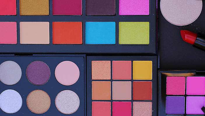 포토 JPG 해외이미지 실내 사람없음 립스틱 화장용품 아이섀도 섀도우팔레트 해외202009 해외포토 내부 화장품 미용용품 파일형식