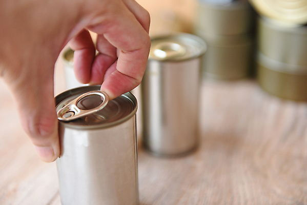 포토 JPG 해외이미지 손 음료 음식 재료 포장 맥주 건강 어류 요리 사람없음 목재 빛 상점 금속 주방 식사 주스 회색 신선 반지 오픈 당기기 캔 은색 상품 시원함 컨테이너 철 해산물 부식 상쾌 질감 콜라 수납 통조림 소다 철강 캡모자 많음 해외202009 해외포토 나무 모자_잡화 감정 산업 컬러 컨셉 장신구 모션 재질 주류 신체부위 수중동물 탄산음료 파일형식