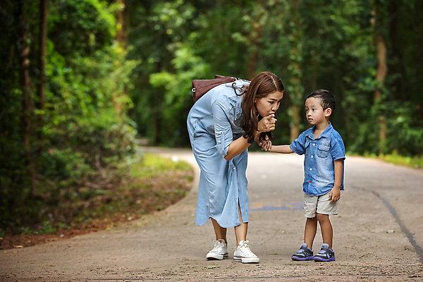 포토 JPG 해외이미지 라이프스타일 딸 행복 어린이 여행 2 가족 자연 놀이 엄마 휴가 휴식 함께함 사랑 미소 사람 야외 두명 여름 부모 태양 일출 맑음 일몰 기쁨 꿈 자유 아기 순간 해외202009 해외포토 자연요소 계절 감정 컨셉 관계 날씨 표정 생활 노을 생태계 파일형식