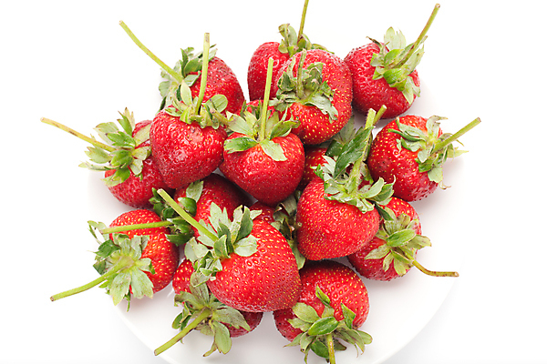 포토 JPG 해외이미지 접시 딸기 사람없음 하이앵글 쌓기 흰배경 해외202009 해외포토 식기 뷰포인트 백그라운드 과일 모션 흰색 파일형식