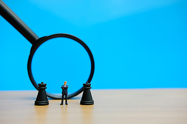 포토 JPG 해외이미지 직업 응시 조각 백그라운드 컨셉 생각 비즈니스 모션 유리 성공 돋보기 아이디어 서기 사람 경기 사람없음 금융 사무실 숫자 힘 경쟁 미니어처 도전 게임 비즈니스맨 수비 체스말 체스 계획 대표 검색 리더 싸움 전략 경영 정치 해외202009 해외포토 문자 시선 남자 스포츠 재질 놀이 경제 모형 말_게임 직장인 파일형식