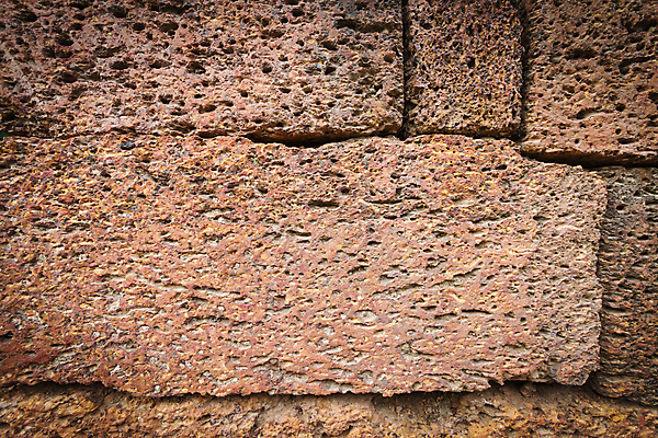 포토 JPG 해외이미지 외관 벽 조각 백그라운드 패턴 건축양식 벽지 표면 벽돌 돌담 사람없음 숫자 갈색 블록 바위 거친 역사 보호 건축가 질감 시멘트 고체 옛날 콘크리트 화강암 해외202009 해외포토 직업 문자 건축 컬러 컨셉 무늬 담장 암석 돌_바위 파일형식