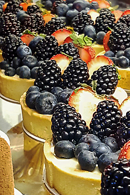 포토 JPG 해외이미지 열매 음식 크리스마스 딸기 디저트 건강 요리 사람없음 장식 빨간색 파란색 갈색 케이크 초콜릿 검은색 축제 식사 빵집 흰색 신선 도넛 달콤 맛 아침식사 설탕 밀 굽기 먹기 블루베리 롤 꿀 생강 덩어리 점심식사 고립 번 페스츄리 핸드메이드 맛있는 해외202009 해외포토 식물 기념일 빵 컬러 컨셉 채소 과일 모션 곡류 상점 구이 파일형식