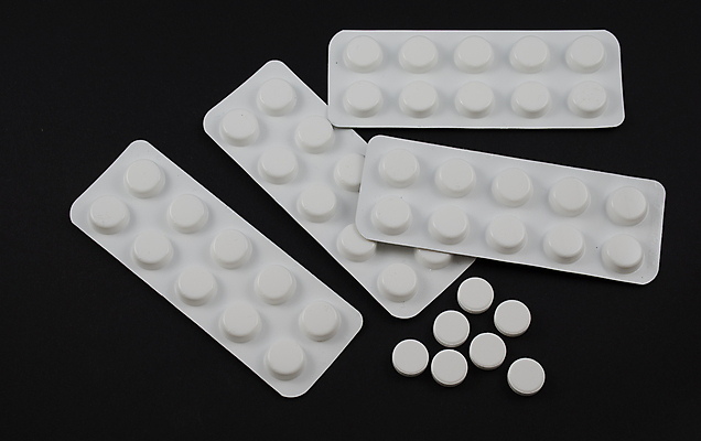 포토 JPG 해외이미지 백그라운드 건강 사람없음 치료 알약 약 검은색 흰색 약국 처방 팩 조제 고립 돌봄 복용 볼록 항생제 해외202009 해외포토 컬러 컨셉 의학 모션 화장품 만들기 파일형식