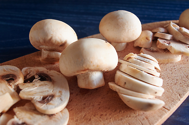 포토 JPG 해외이미지 식물 라이프스타일 계절 음식 백그라운드 다이어트 채소 재료 부분 건강 사람없음 주방 식사 버섯 흰색 신선 시장 맛 수프 자르기 먹기 향신료 흰배경 유기농 질감 내추럴 고립 곰팡이 그물버섯 단백질 식용 채식주의자 세련 비건 해외202009 해외포토 웰빙 컬러 컨셉 모션 생활 채식 영양소 향미료 파일형식