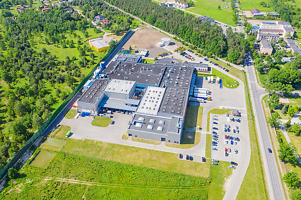 포토 JPG 해외이미지 유럽 산업 도로 비즈니스 공장 교통시설 자동차 독일 안테나 사람없음 화물 상품 컨테이너 창고 시설 상업 수납 짐차 무거움 트레일러 물류 폴란드 드론 분배 수입 조감도 해외202009 해외포토 나라 길 육상교통 교통 통신 공업 운송업 무게 파일형식