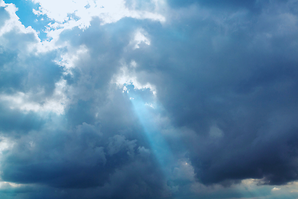 포토 JPG 해외이미지 구름 바다 백그라운드 자연 하늘 날씨 추상 풍경 사람없음 야외 여름 파란색 빛 햇빛 태양 우주 맑음 어둠 침묵 황혼 광선 분위기 장면 신성 폭풍 천국 내추럴 넘어짐 신앙심 폭풍우 수평선 해외202009 해외포토 자연요소 계절 컬러 컨셉 무늬 모션 소리 일몰 비_날씨 자연재해 생태계 파일형식