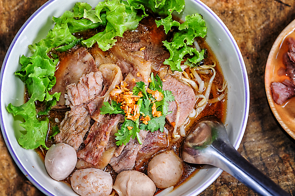 포토 JPG 해외이미지 접시 문화 음식 조각 백그라운드 다이어트 채소 젓가락 태국 고추 탁자 밥 양파 콩 건강 손바닥 육류 요리 동양인 사람없음 식사 저녁식사 치킨 소고기 흰색 뜨거움 사발 선택 수프 민트 허브 국수 매움 슬라이스 베트남 라임 후추 바질 점심식사 대두 맛있는 해외202009 해외포토 식물 식기 손 아시아 컬러 가구 컨셉 과일 식재료 곡류 수저 인종 동남아시아 면류 사기그릇 맛 향신료 닭고기요리 파일형식