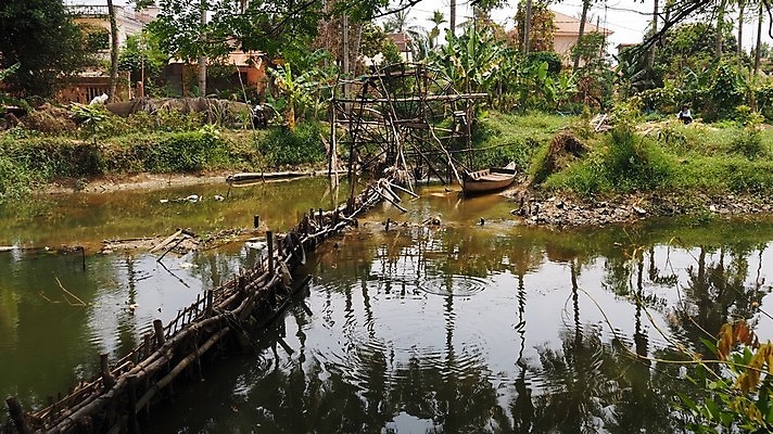 포토 JPG 해외이미지 나무 식물 전통 계절 공원 꽃 아시아 여행 불교 건축양식 태국 자연 하늘 미술 동양인 풍경 사람없음 초록색 물 여름 파란색 강 반사 노란색 평화 정원 일몰 봄 젖음 벚꽃 바위 신선 사찰 재산 황금 숲 캄보디아 단계 옛날 해외202009 해외포토 자연요소 공공시설 건축 나라 종교 컬러 컨셉 종교건축 문화예술 인종 금융 노을 돌_바위 생태계 파일형식